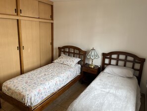 2 dormitorios, tabla de planchar con plancha, wifi