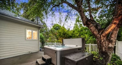 Luxe Retreat-4500sf-Spa-Massages-Golf & Beach 5 min-Putting Green-Family Fun!