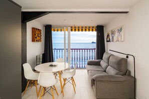 TV - Apartment 'Las Damas 10' with Sea View, Wi-Fi and Air Conditioning (Benidorm)