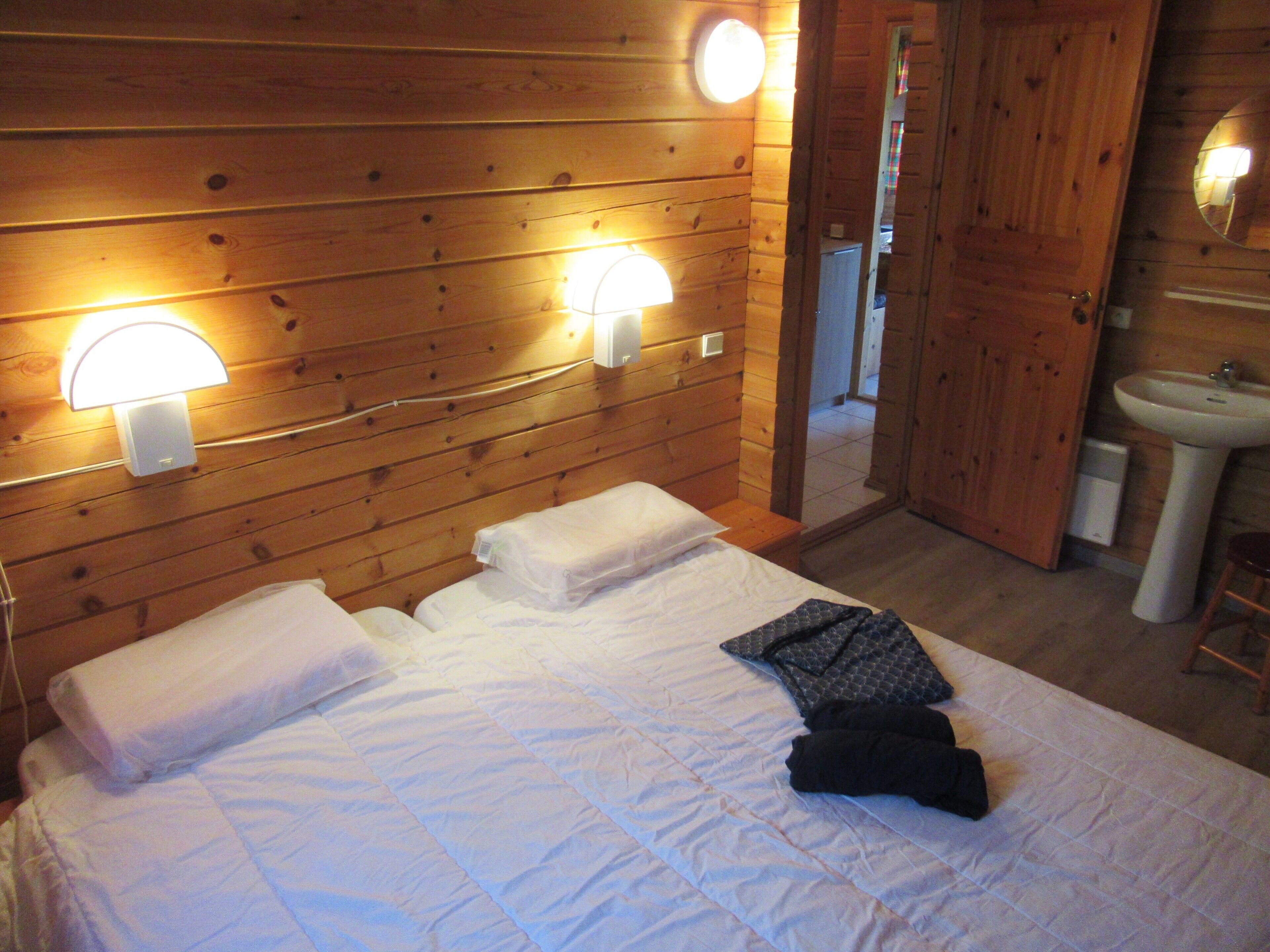 3 bedrooms, free WiFi, bed sheets