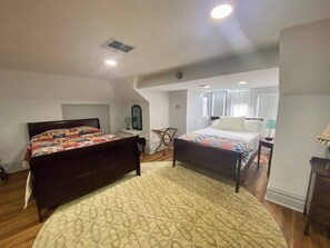 1 bedroom, iron/ironing board, WiFi, bed sheets - Light-Filled Loft in 1905 Belhaven Historic Home (Jackson)
