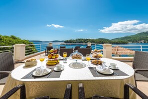 Outdoor dining - Spacious 5 bedroom Villa K with sea access  (Zaton)