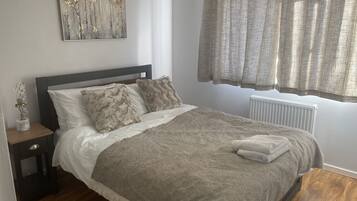 3 bedrooms, iron/ironing board, WiFi, bed sheets