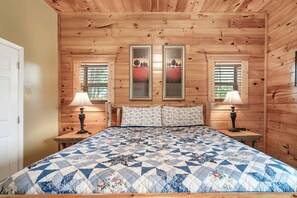 4 عدّة غرف نوم ومكواة/لوح كي وواي فاي وملاءات أسرّة