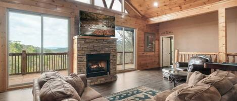 Televisión y chimenea