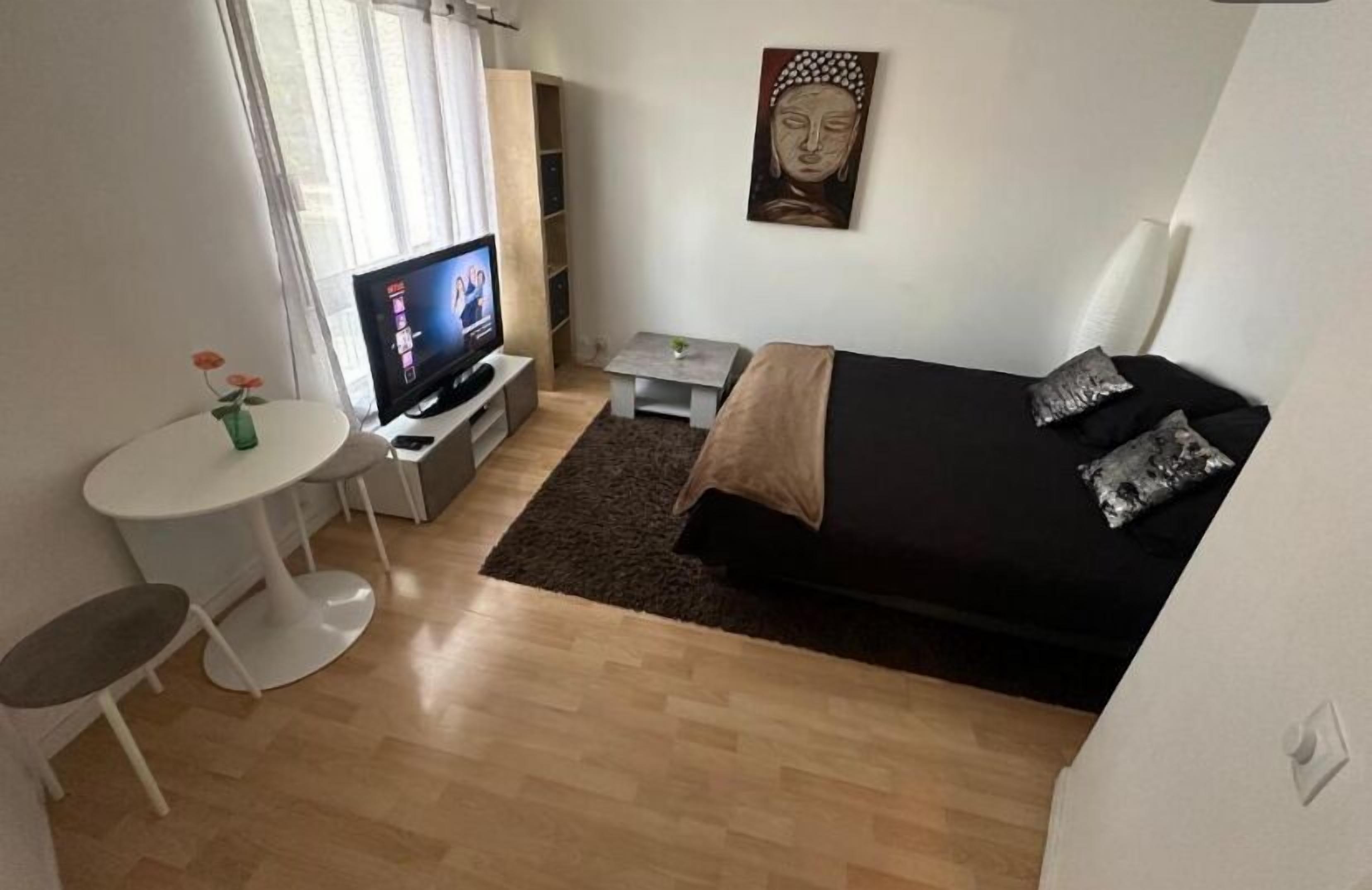 1 chambre, bureau, fer et planche à repasser, Wi-Fi gratuit