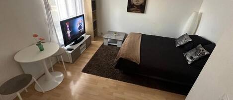 1 Schlafzimmer, Schreibtisch, Bügeleisen/Bügelbrett, kostenloses WLAN