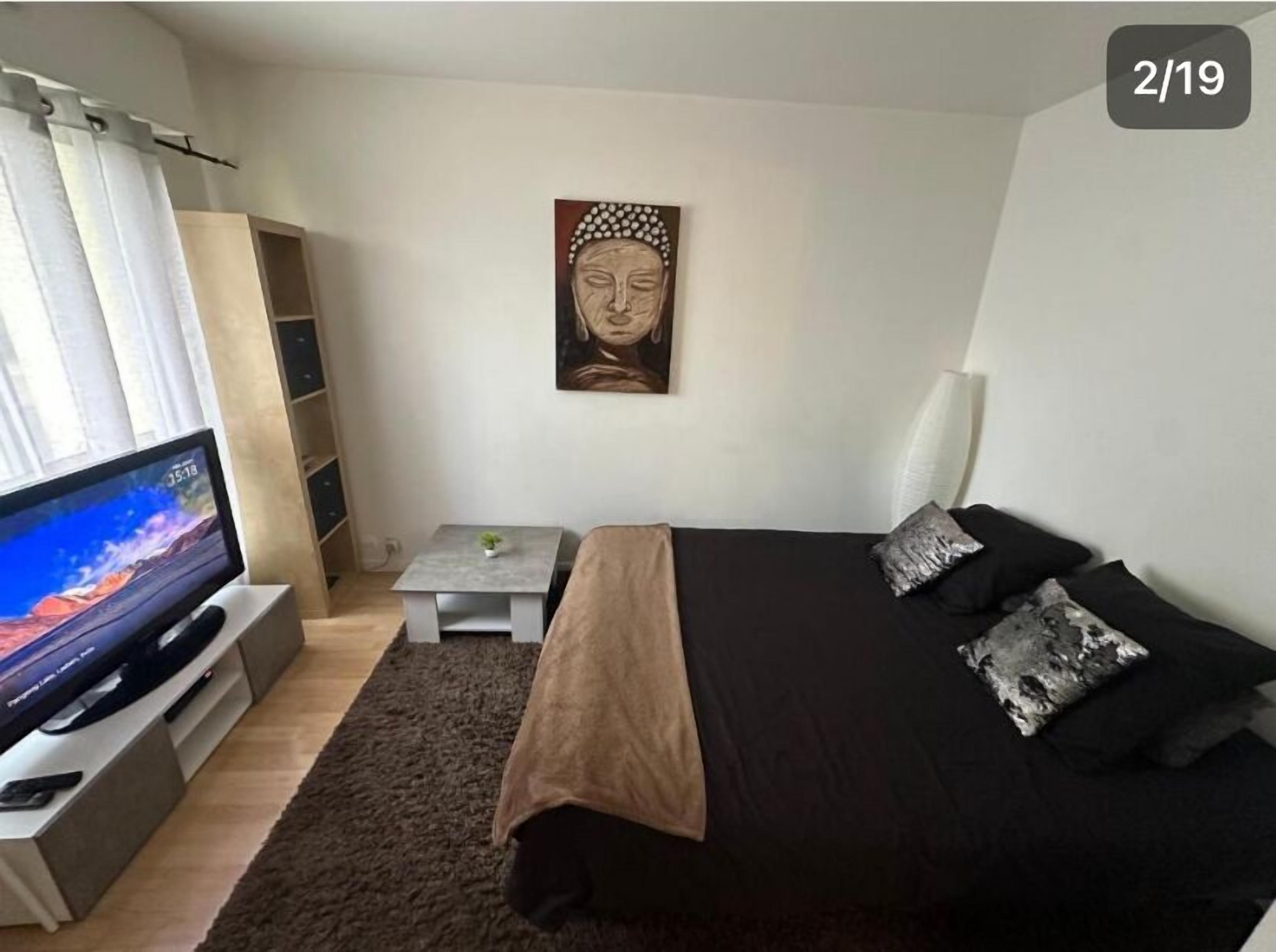 1 dormitori, escriptori, planxa i posts de planxar i wifi gratuïta 