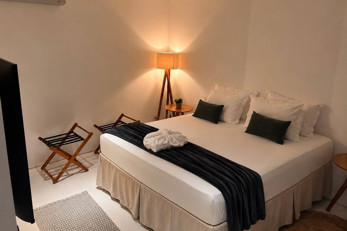 Luxury Room, Lake View | Desk, blackout drapes, iron/ironing board (on request), WiFi (free)