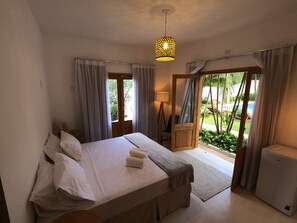 Desk, blackout curtains, iron/ironing board, free WiFi - Pousada Manacá Exclusive Suítes (Rifaina)