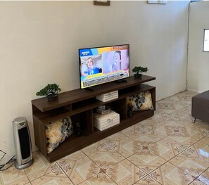 Interior - With WiFi for your business contacts, Cable, Netflix, and Laundry included! (Zona 7 Mixco)