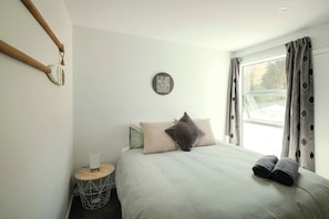 2 slaapkamers, een strijkplank/strijkijzer, wifi, beddengoed