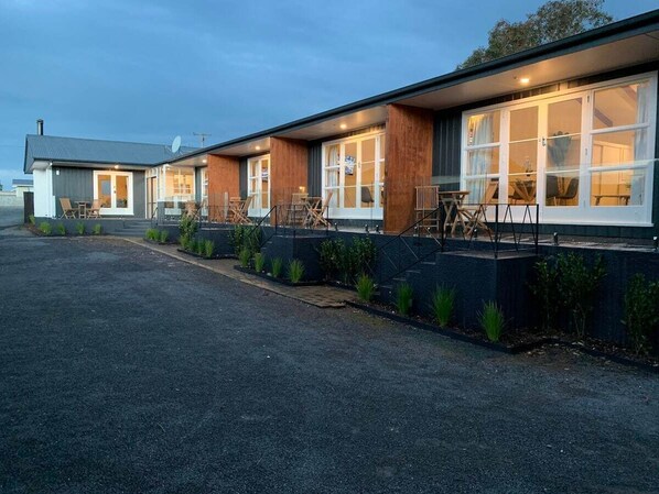 Exterior - Kaikōura eMotel - Two Bedroom Suite (Kaikoura)