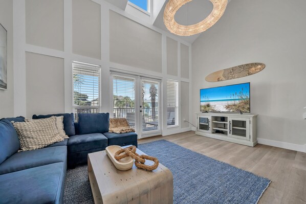 Smart TV - King Beds, Balcony w/ Ocean View, Steps to Beach (Destin)