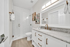 Bruser, hårtørrer, håndklæder