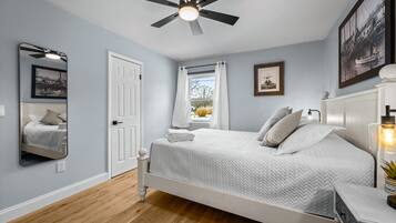 3 bedrooms, iron/ironing board, WiFi, bed sheets