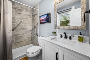 Dusche, Haartrockner, Handtücher, Seife