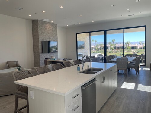 Andalusia- La Quinta Villa with Private pool, hot tub and fire pit! 