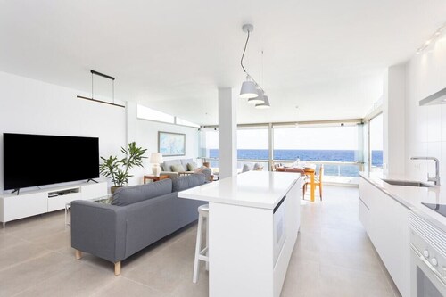 Home2Book Stunning Sea Views House, Private Pool