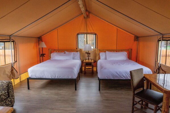 3 bedrooms, WiFi, bed sheets - Glamping Village  (Fort Smith)