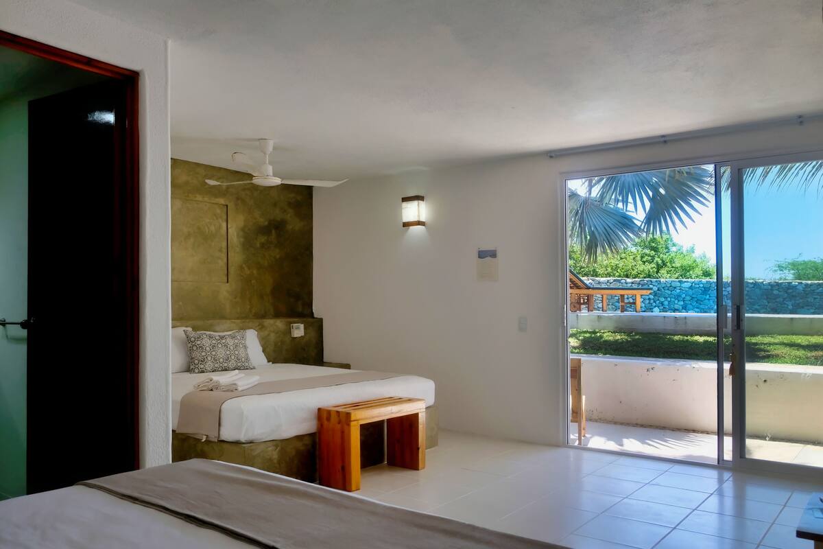3 bedrooms, Egyptian cotton sheets, premium bedding, down comforters