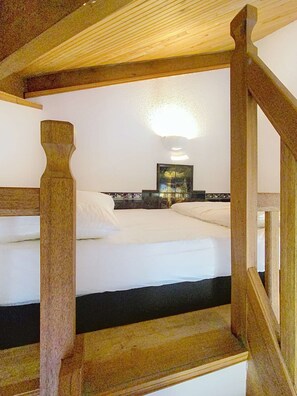 5 Schlafzimmer, Bügeleisen/Bügelbrett