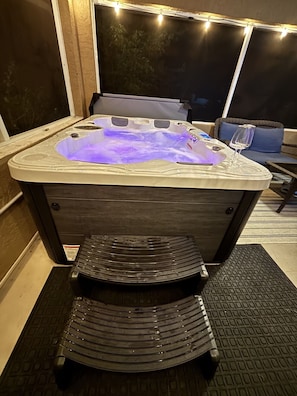 Outdoor spa tub - 2 Miles from WEC with 2 Paddocks + King Bed! (Ocala)