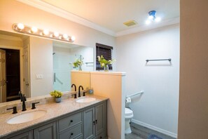 Hårtørrer, håndklæder