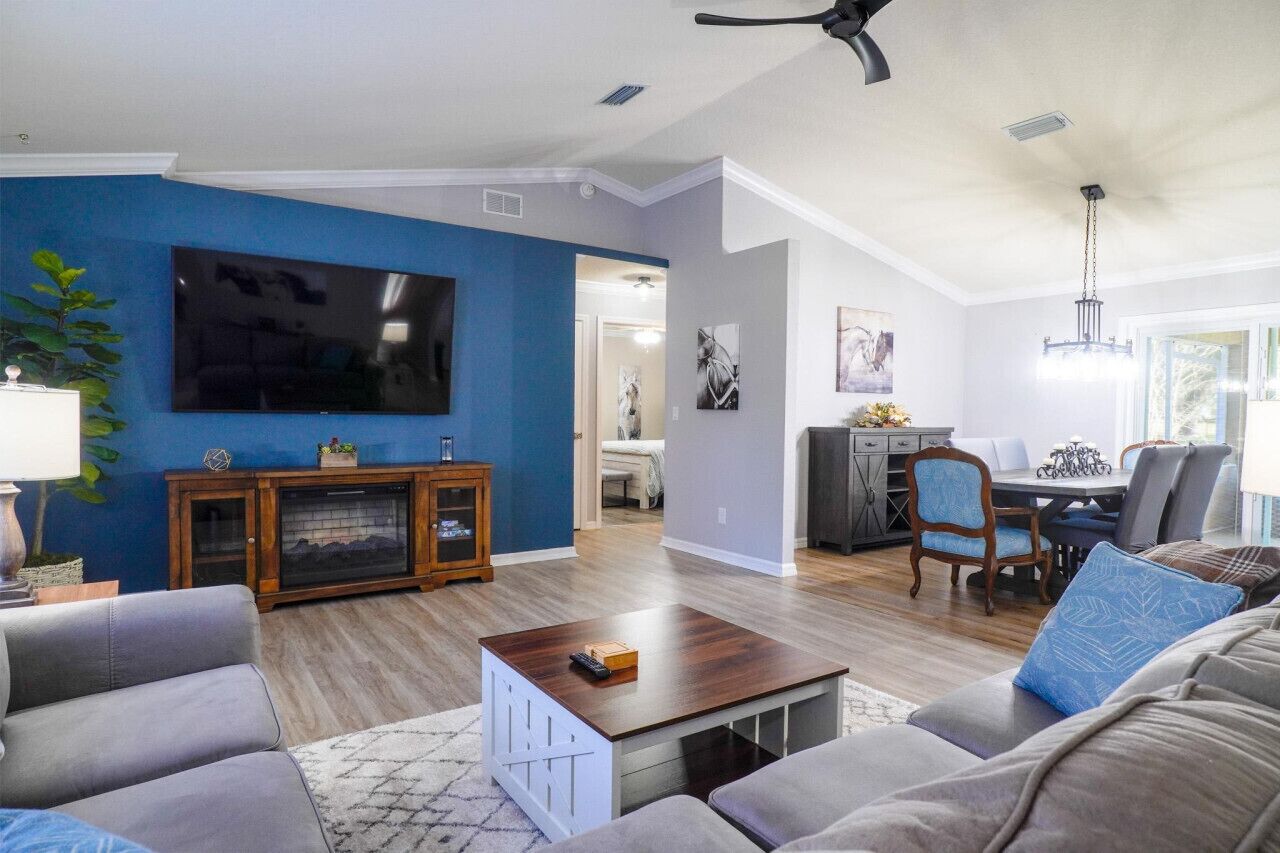 TV, peis, kontorer og printere