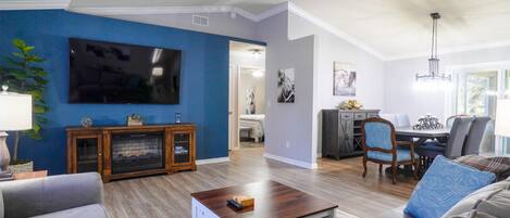 TV, peis, kontorer og printere