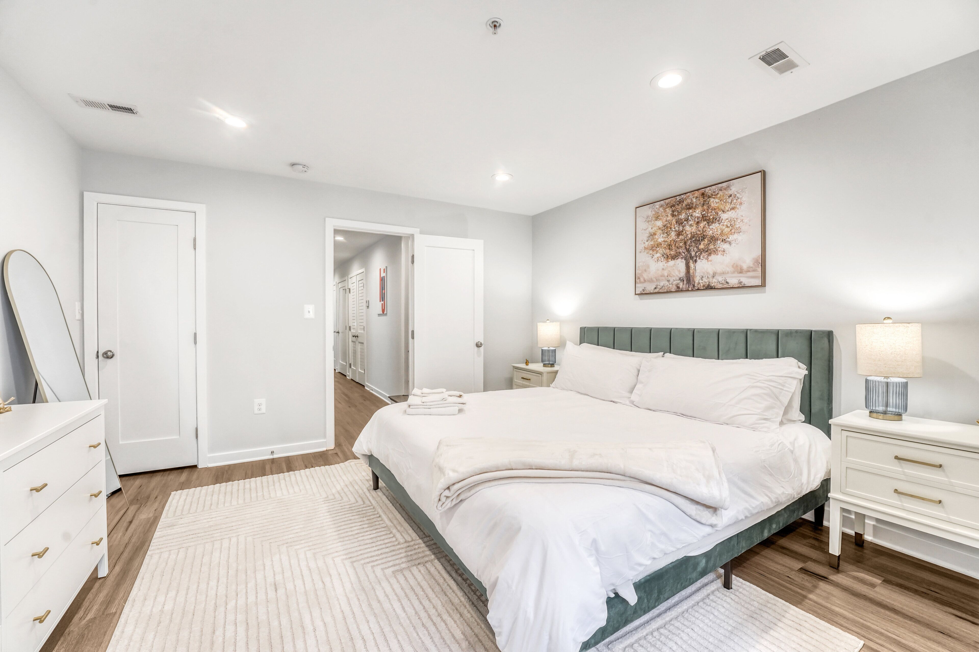 3 habitaciones, tabla de planchar con plancha, cuna de viaje y wifi 