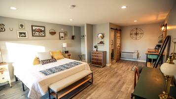 Phòng đơn Deluxe | 2 phòng ngủ, khu vực làm việc phù hợp cho laptop