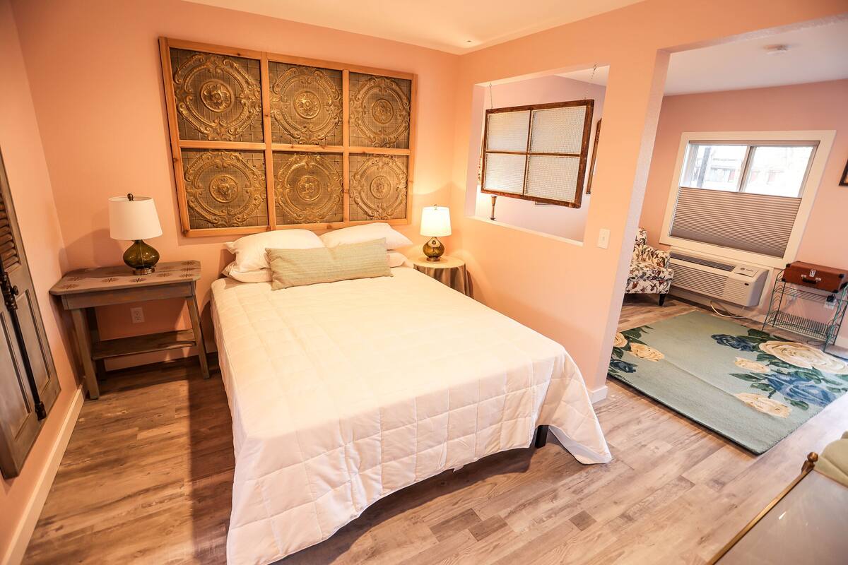 Suite Khas | 2 kamar tidur, ruang kerja ramah laptop, dan Wi-Fi gratis