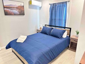 1 غرفة نوم وخزنة داخل الغرفة ومكتب وواي فاي