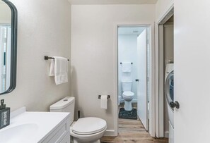 Shower, hair dryer, towels, soap - Newly Updated Cozy Home (Garland)