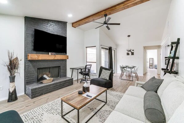 Living area - Newly Updated Cozy Home (Garland)