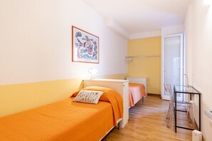 2 slaapkamers, een strijkplank/strijkijzer, internet