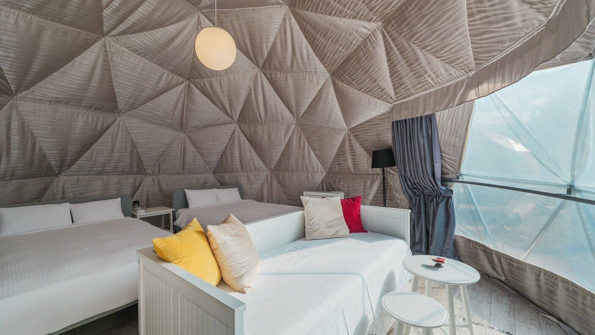 1 bedroom, individually decorated, individually furnished, bed sheets