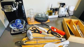 迷你冰箱、茶具/咖啡用具、高脚椅、冰柜
