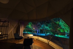 1 bedroom, individually decorated, individually furnished, bed sheets