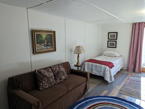 Interior - The Moore's Cabin (Miramonte)