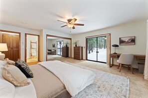 5 bedrooms, desk, iron/ironing board, travel crib