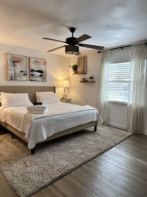 3 soverom, strykejern/-brett, wi-fi og sengetøy