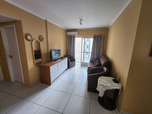 Living area - Apartamento de Frente Para o mar Todo Mobiliado Ótima Localização. 1 Quarto (Centro Balneário Camboriú)