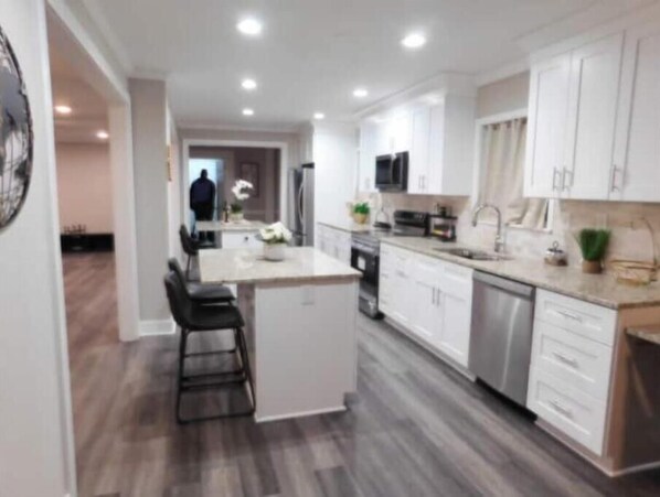 Fridge, microwave, oven, stovetop - 3 Bdrm Jewel: Luxury w/ own Pool (Stone Mountain)