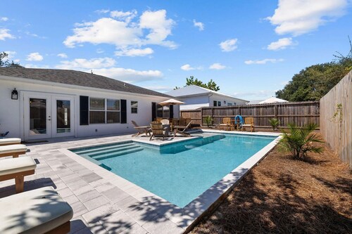 Bikes, Pool, Fire Pit, Bonfires • Near Pier Park & Beaches | G By The Sea