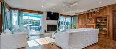 Smart TV y chimenea