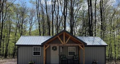Country cabin 2. Minutes from Mountain Ridge ATV Park and Flight 93 Memorial.