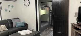 Country cabin 2.  Minutes from Mountain Ridge ATV Park and Flight 93 Memorial.