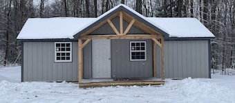 Country cabin 2.  Minutes from Mountain Ridge ATV Park and Flight 93 Memorial.
